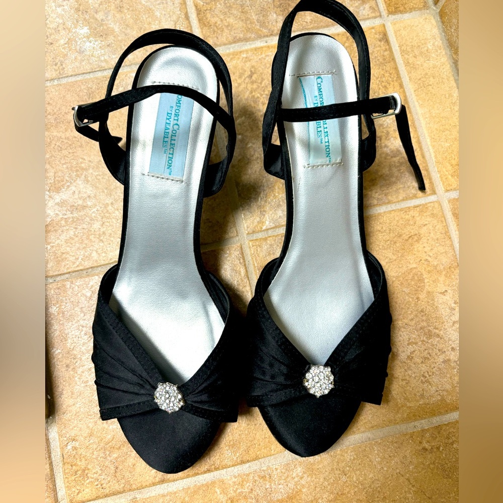 Dyeables black satin kitty heels size 10